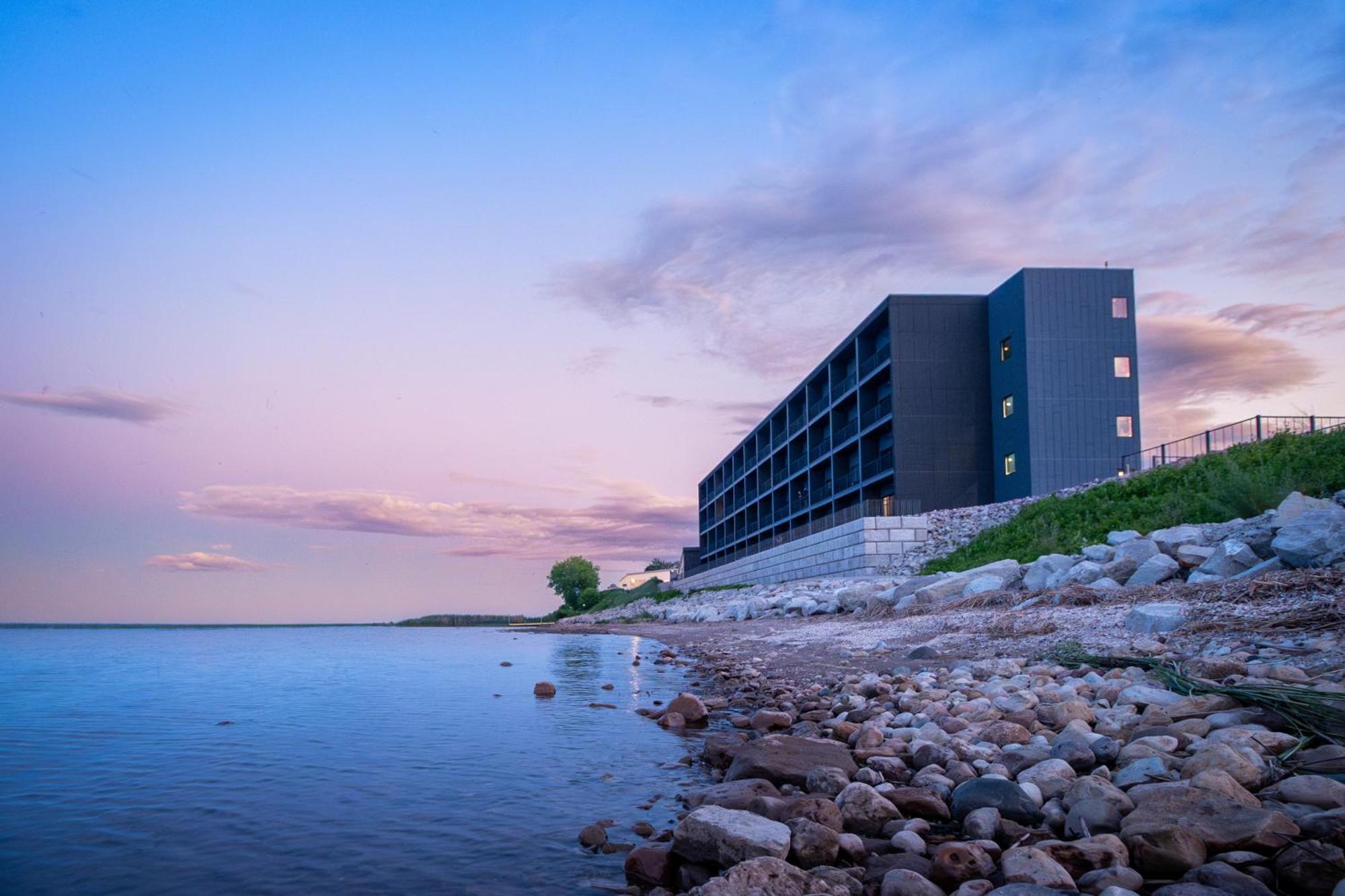 Terrace Bay Hotel - Lakefront Эсканаба Экстерьер фото