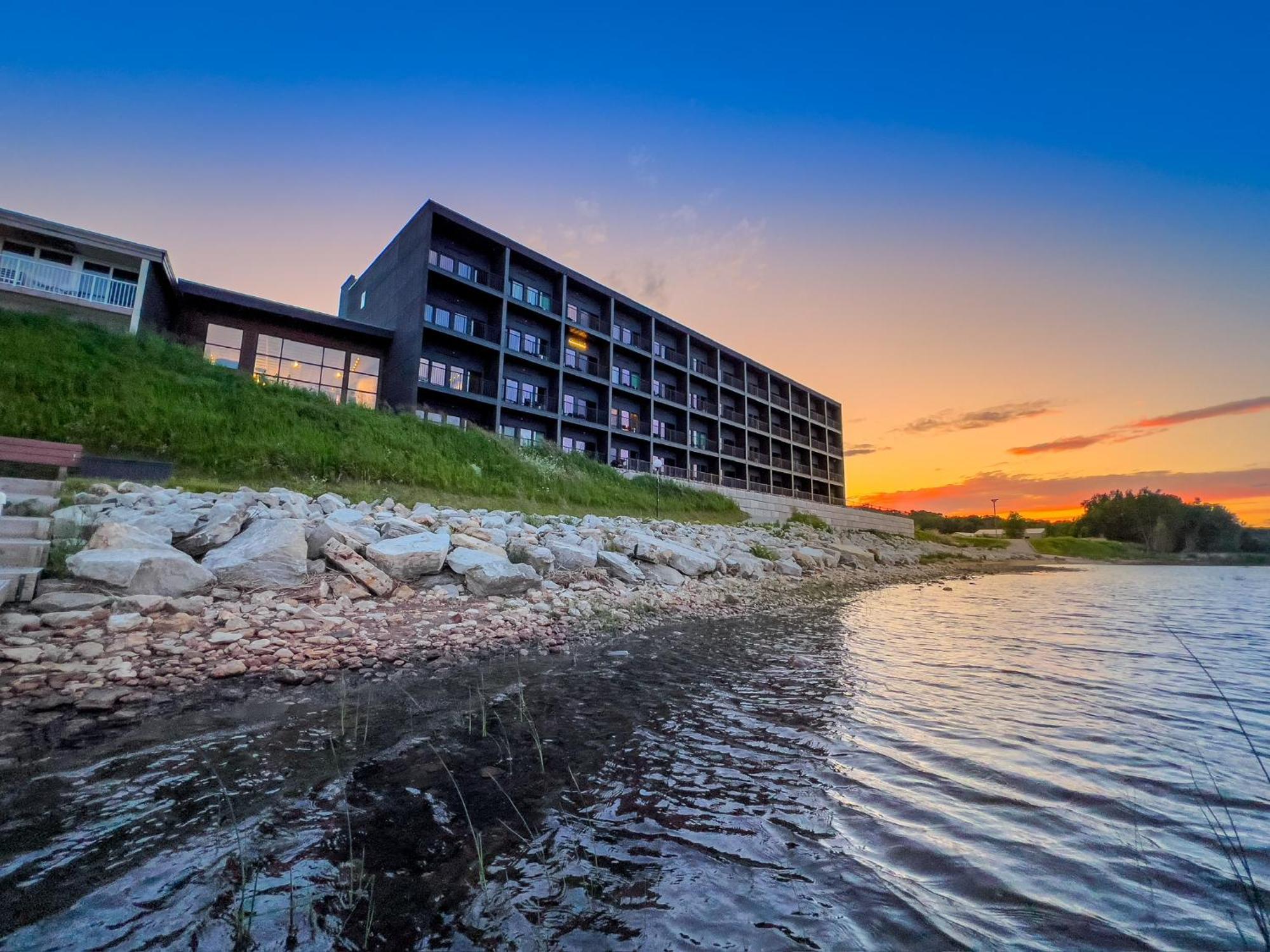 Terrace Bay Hotel - Lakefront Эсканаба Экстерьер фото